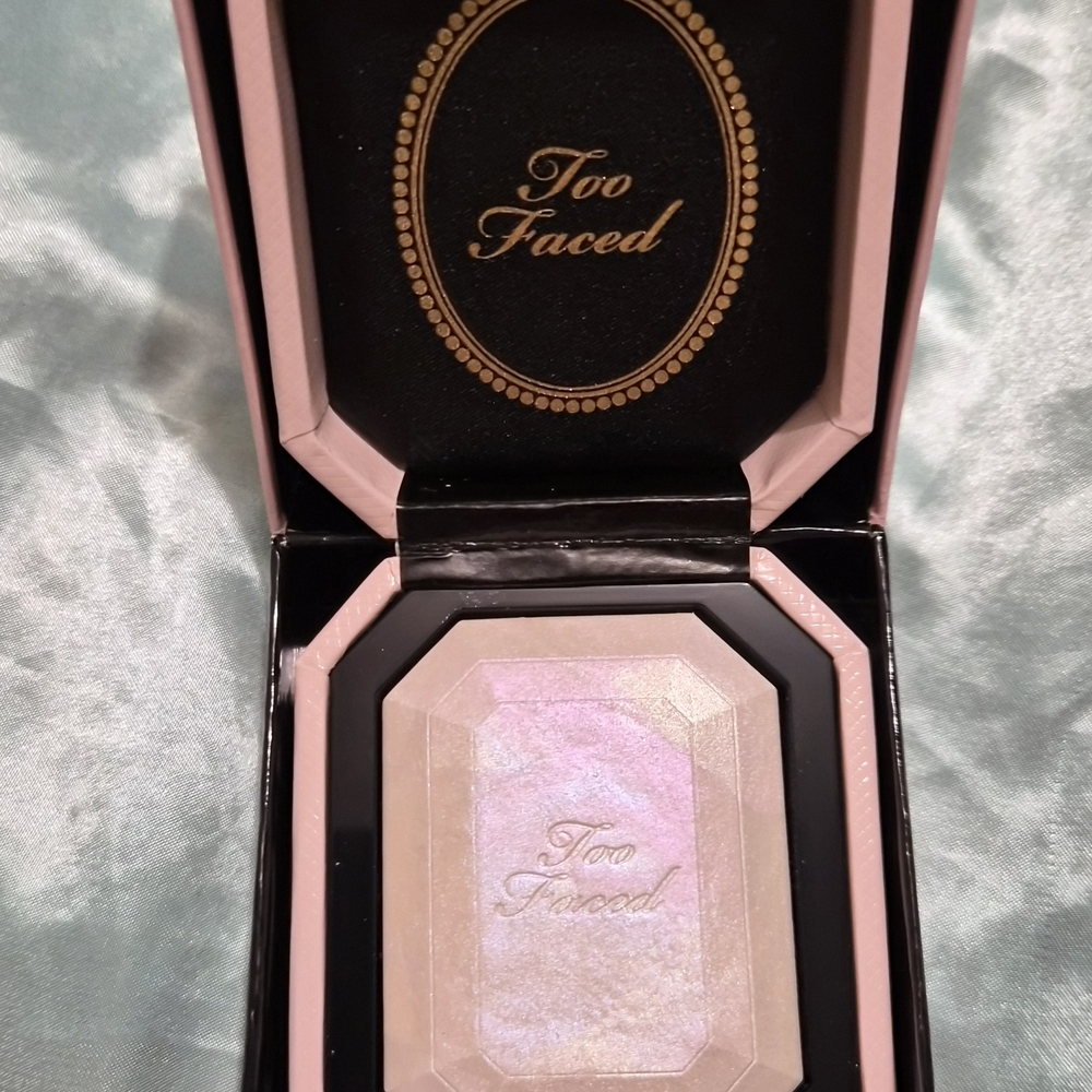 Too Faced Highlighter - Iridescent Pink Glow